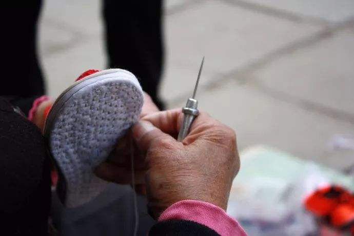 最爱穿的鞋，是妈妈纳的千层底