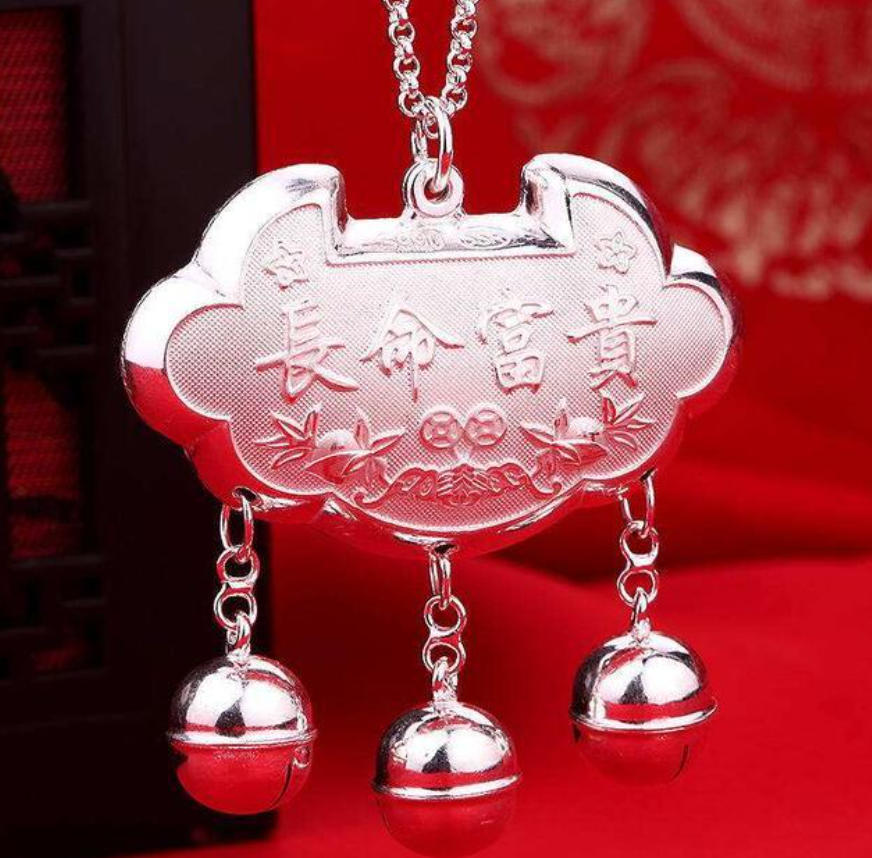 孩子百天为啥要戴银锁？长命锁的由来