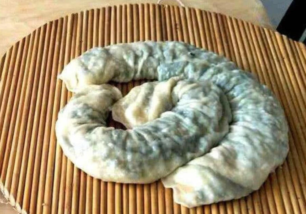 惊蛰吃懒龙，河南人叫做菜蟒，韭菜鸡蛋馅