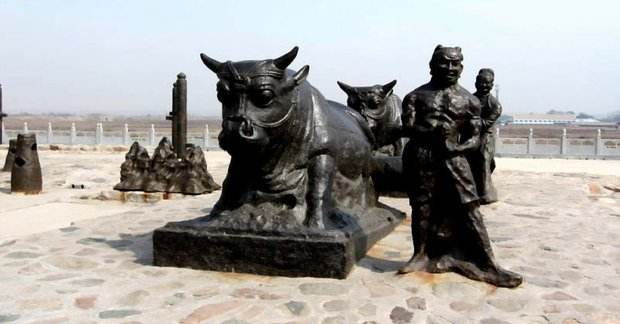 黄河蒲津渡遗址上的镇水铁牛
