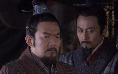 皇帝非要吃公鸡下的蛋，大臣们束手无策，却被一小孩轻松解决