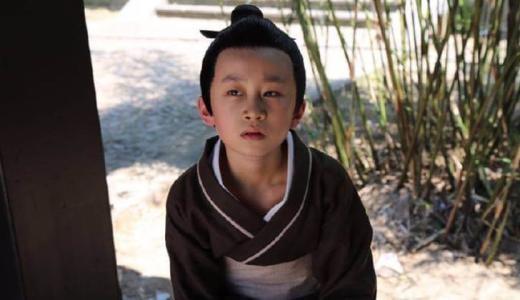 皇帝非要吃公鸡下的蛋，大臣们束手无策，却被一小孩轻松解决