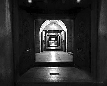 古墓长明灯（资料图）