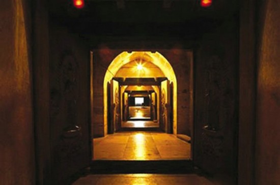 古墓长明灯资料图