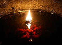 古墓长明灯（资料图）