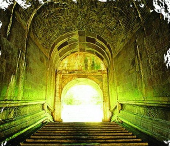 古墓长明灯资料图