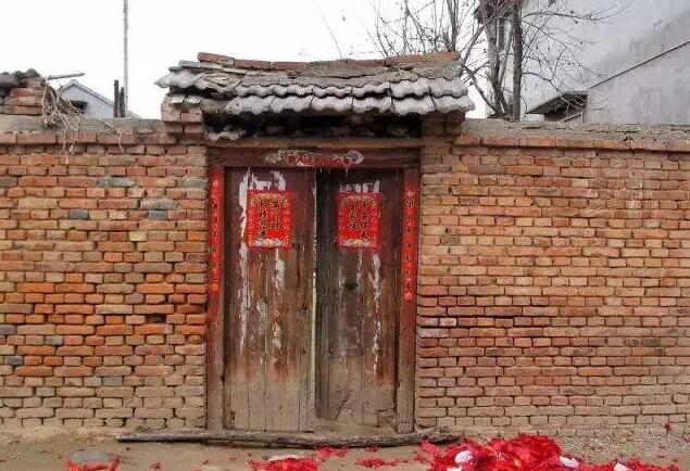 春节习俗，除夕在门口放拦门棍是做啥用的？